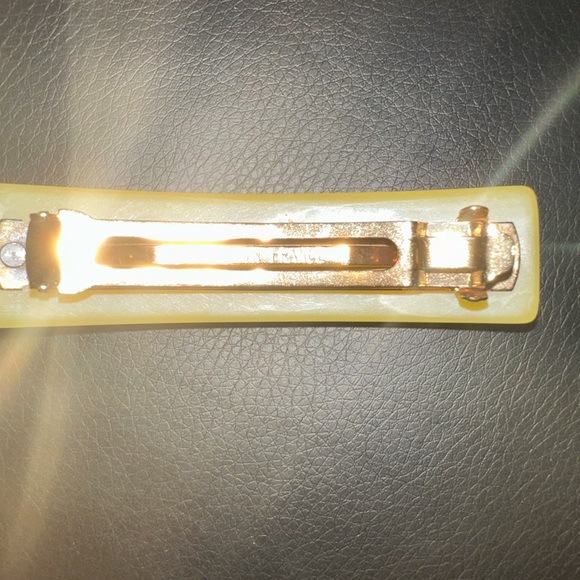 Louis Vuitton Yellow and Black Floral Hair Clip PRE-OWNED - Picture 3 of 10